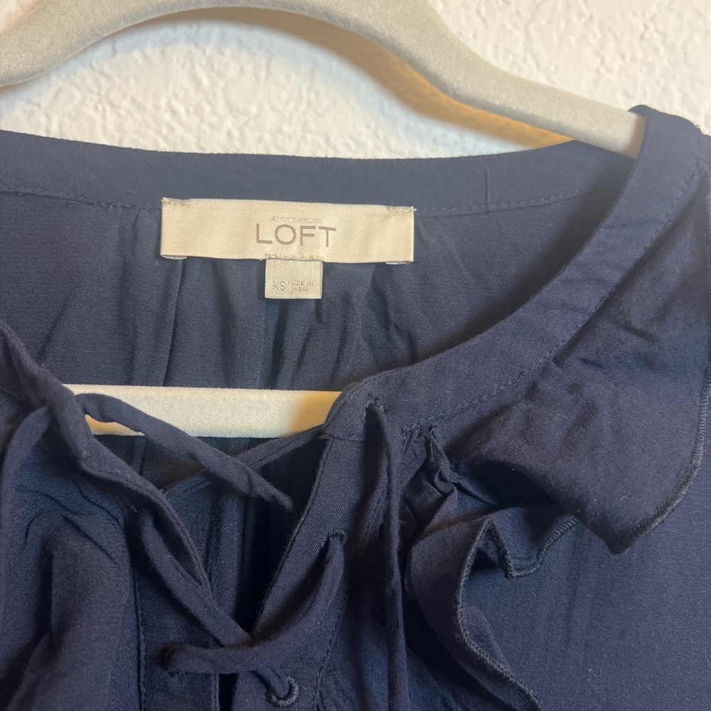 LOFT Women's Navy Ruffle Blouse Size XS - Picture 2 of 7